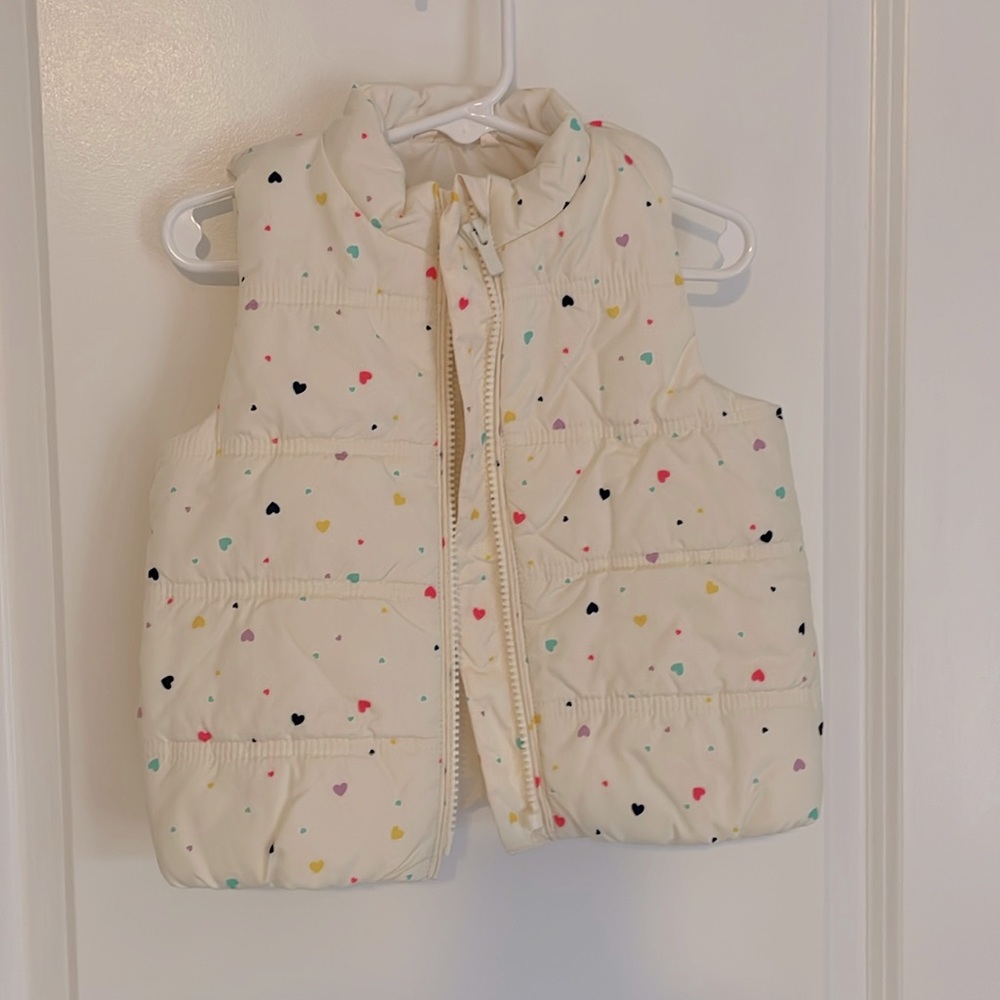 Gap toddler girls heart print puffer vest